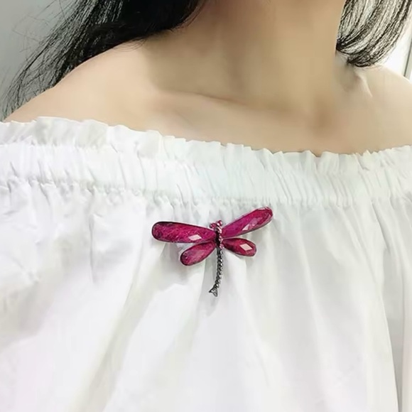 Gorgeous Dragonfly Brooch Pin - Picture 2 of 3